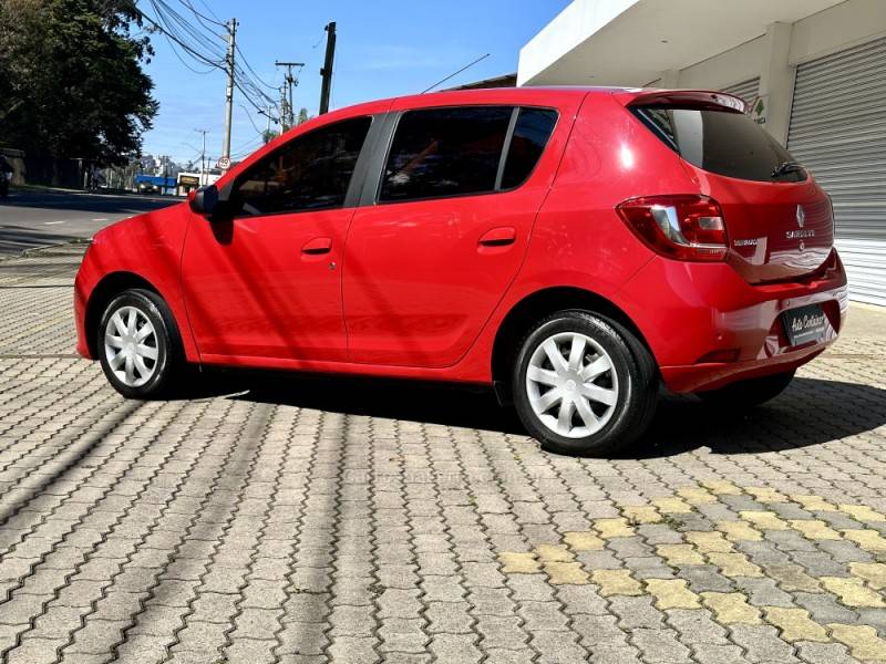 RENAULT - SANDERO - 2017/2018 - Vermelha - R$ 39.900,00