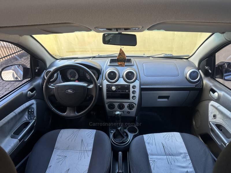 FORD - FIESTA - 2008/2008 - Bege - R$ 25.500,00