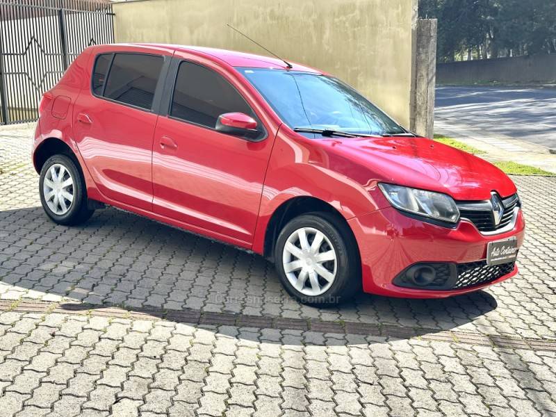 RENAULT - SANDERO - 2017/2018 - Vermelha - R$ 39.900,00