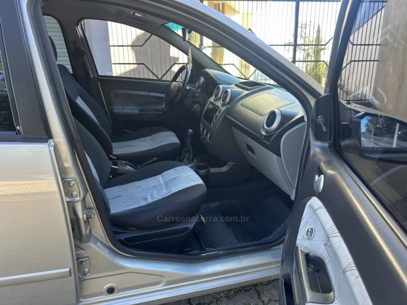 FORD - FIESTA - 2008/2008 - Bege - R$ 25.500,00