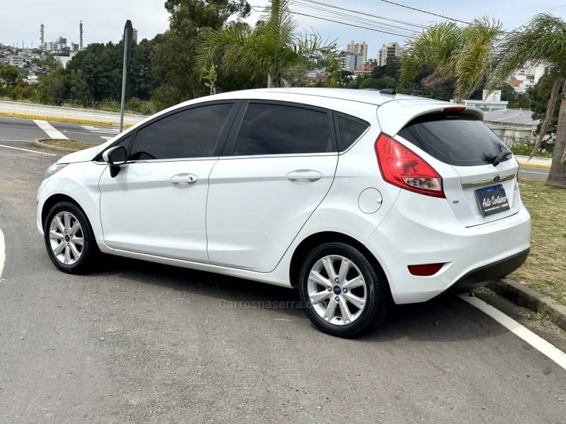 FORD - FIESTA - 2012/2013 - Branca - R$ 39.000,00