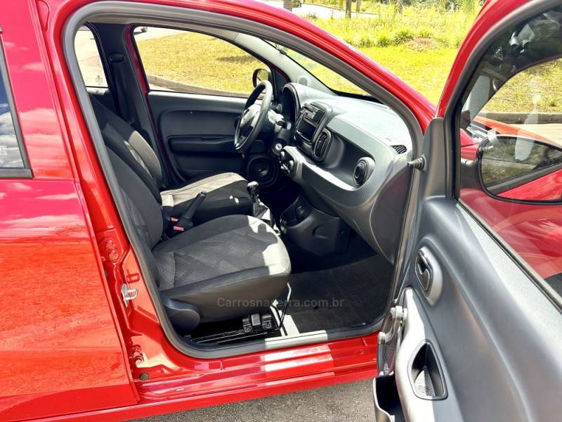 FIAT - MOBI - 2017/2017 - Vermelha - R$ 35.900,00