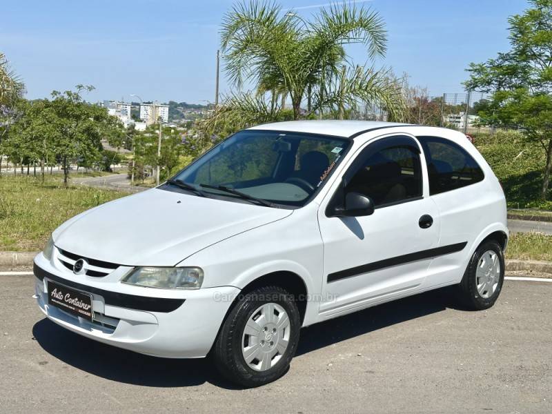 CHEVROLET - CELTA - 2001/2001 - Branca - R$ 14.500,00