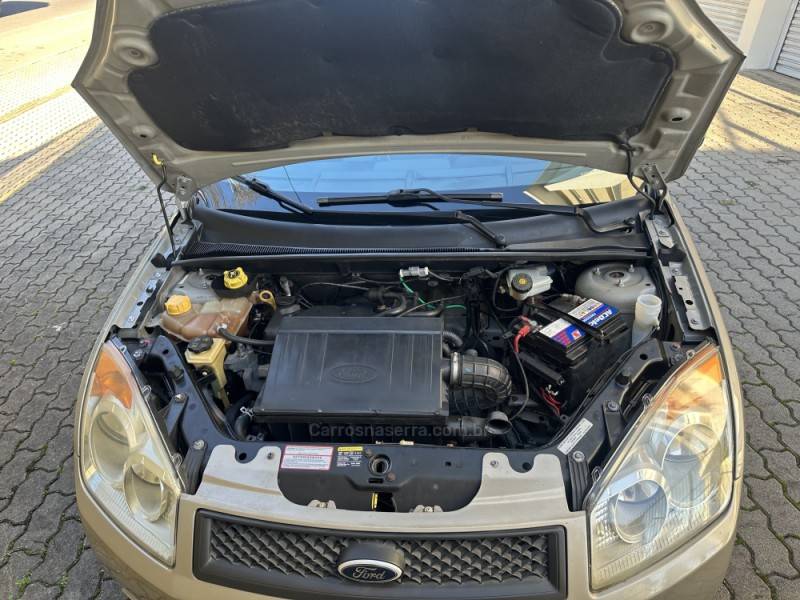 FORD - FIESTA - 2008/2008 - Bege - R$ 25.500,00
