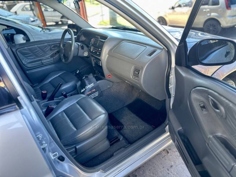 CHEVROLET - TRACKER - 2001/2001 - Prata - R$ 40.000,00