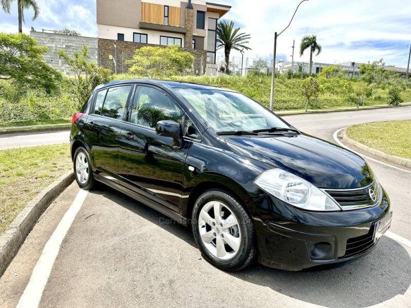 NISSAN - TIIDA - 2012/2013 - Preta - R$ 37.900,00