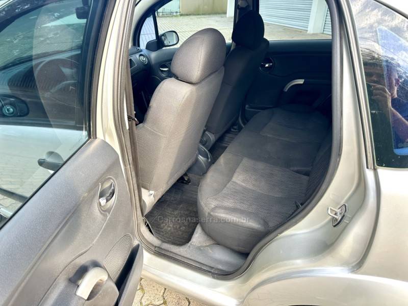 CITROËN - C3 - 2012/2012 - Prata - R$ 27.900,00