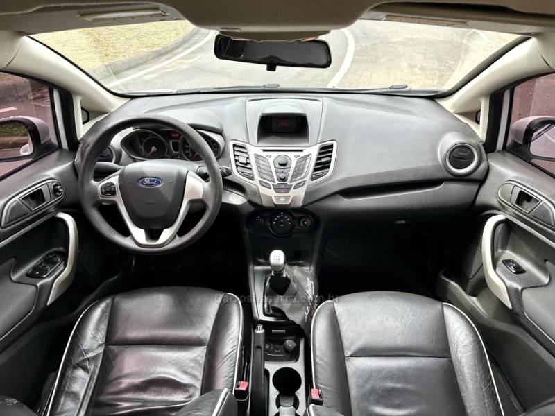 FORD - FIESTA - 2012/2013 - Branca - R$ 39.000,00
