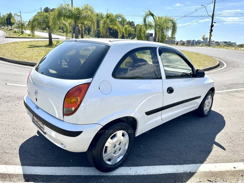 CHEVROLET - CELTA - 2001/2001 - Branca - R$ 14.500,00