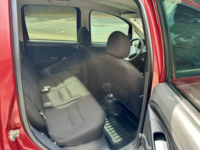 FIAT - IDEA - 2006/2007 - Vermelha - R$ 25.900,00