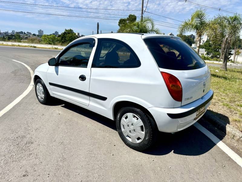 CHEVROLET - CELTA - 2001/2001 - Branca - R$ 14.500,00